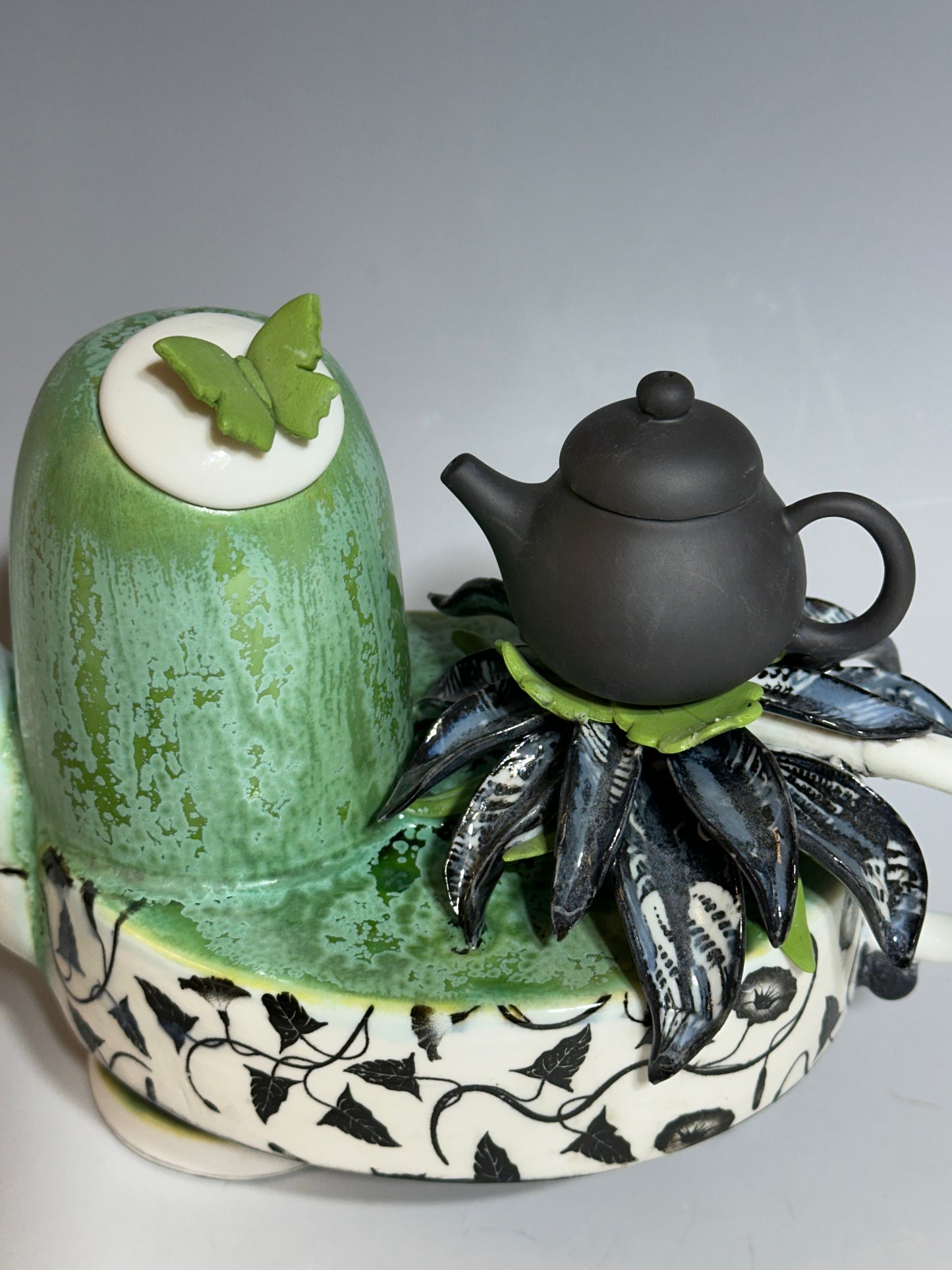 Yixing Teapot Barge Porcelain Teapot