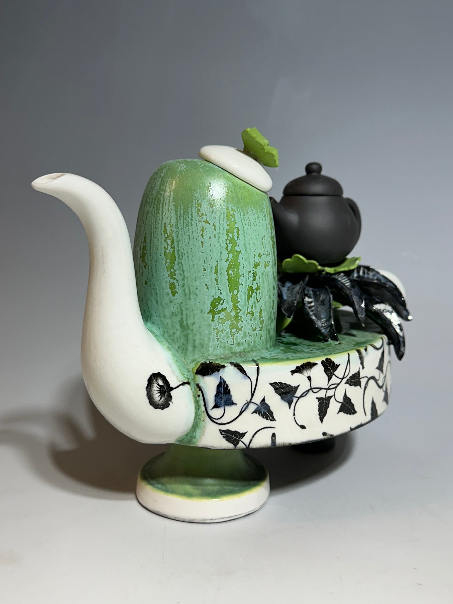 Yixing Teapot Barge Porcelain Teapot