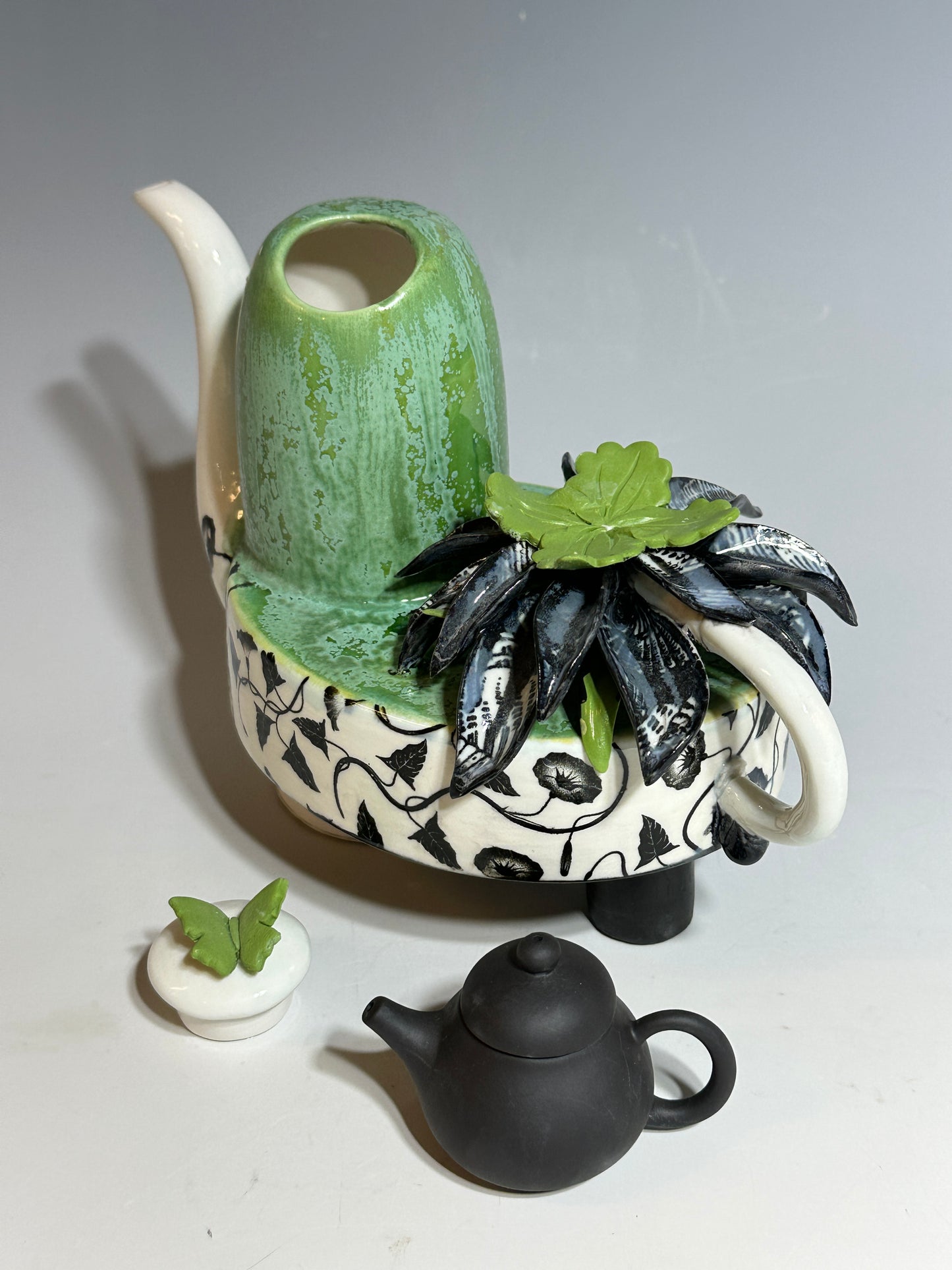 Yixing Teapot Barge Porcelain Teapot
