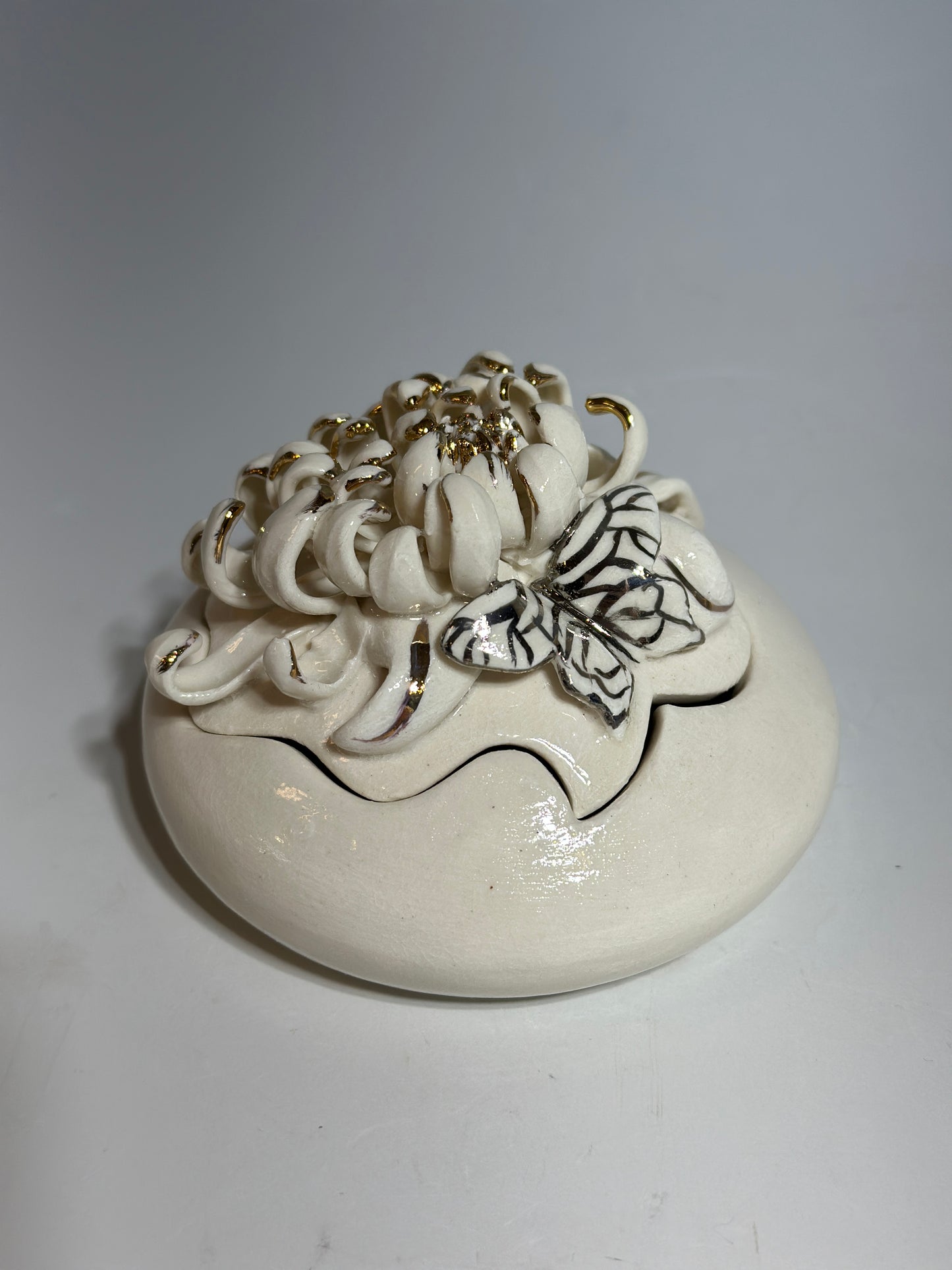 Porcelain Chrysanthemum Jewelry Box, small